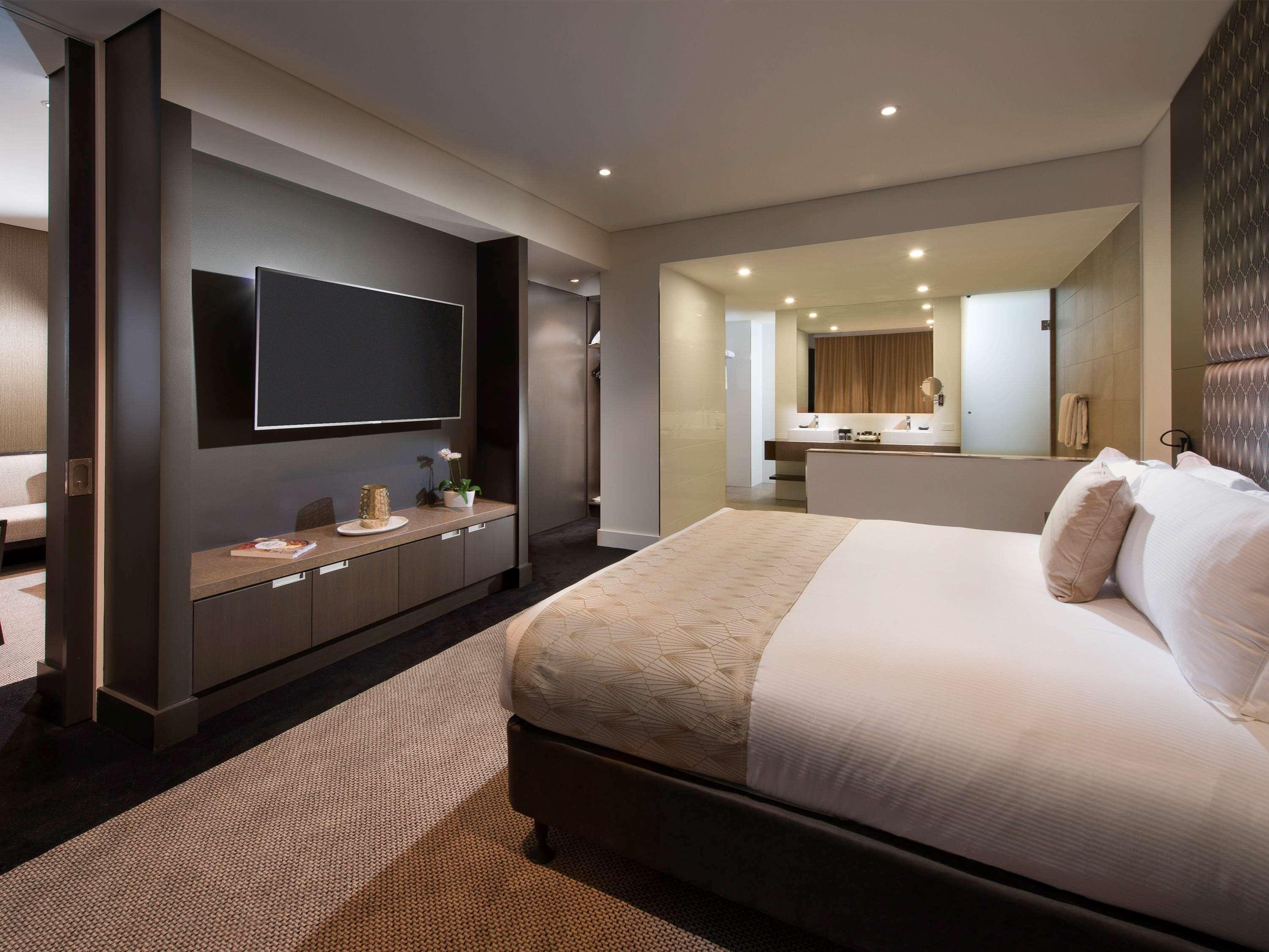 Pullman Brisbane Airport Hotel Exterior foto A bedroom at the hotel