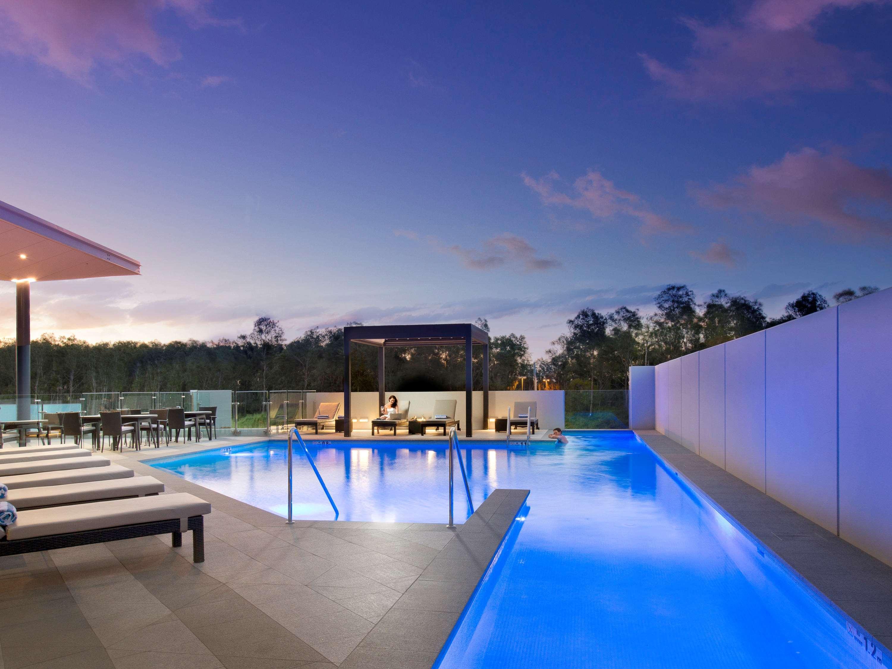 Pullman Brisbane Airport Hotel Exterior foto The pool at the home of Australian cricket player Glenn McGrath