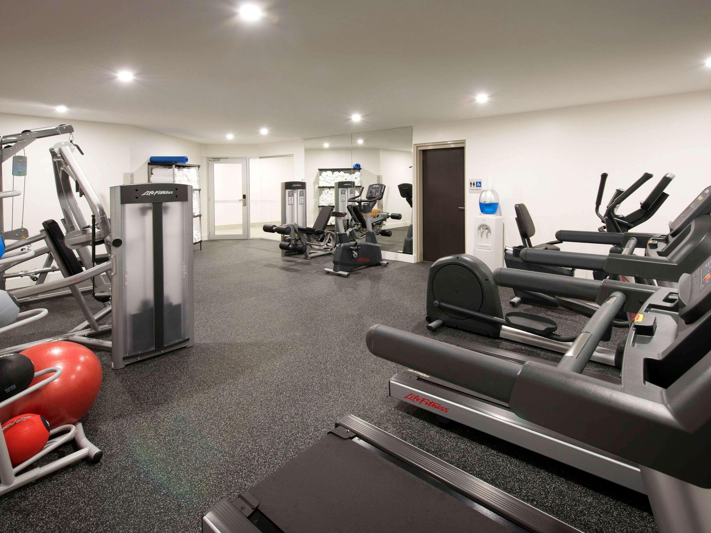 Pullman Brisbane Airport Hotel Exterior foto The gym at the hotel