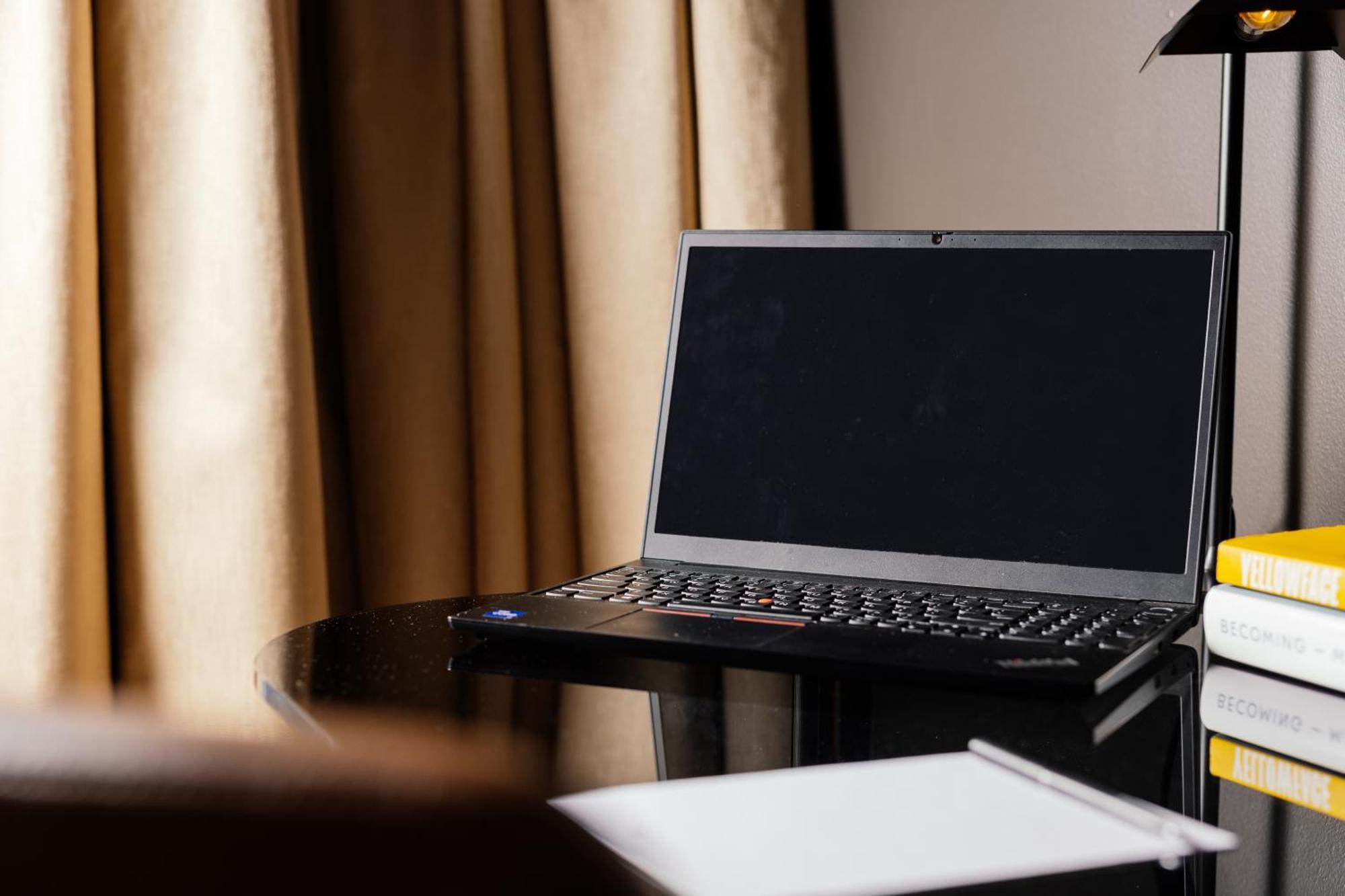 Pullman Brisbane Airport Hotel Exterior foto A laptop computer