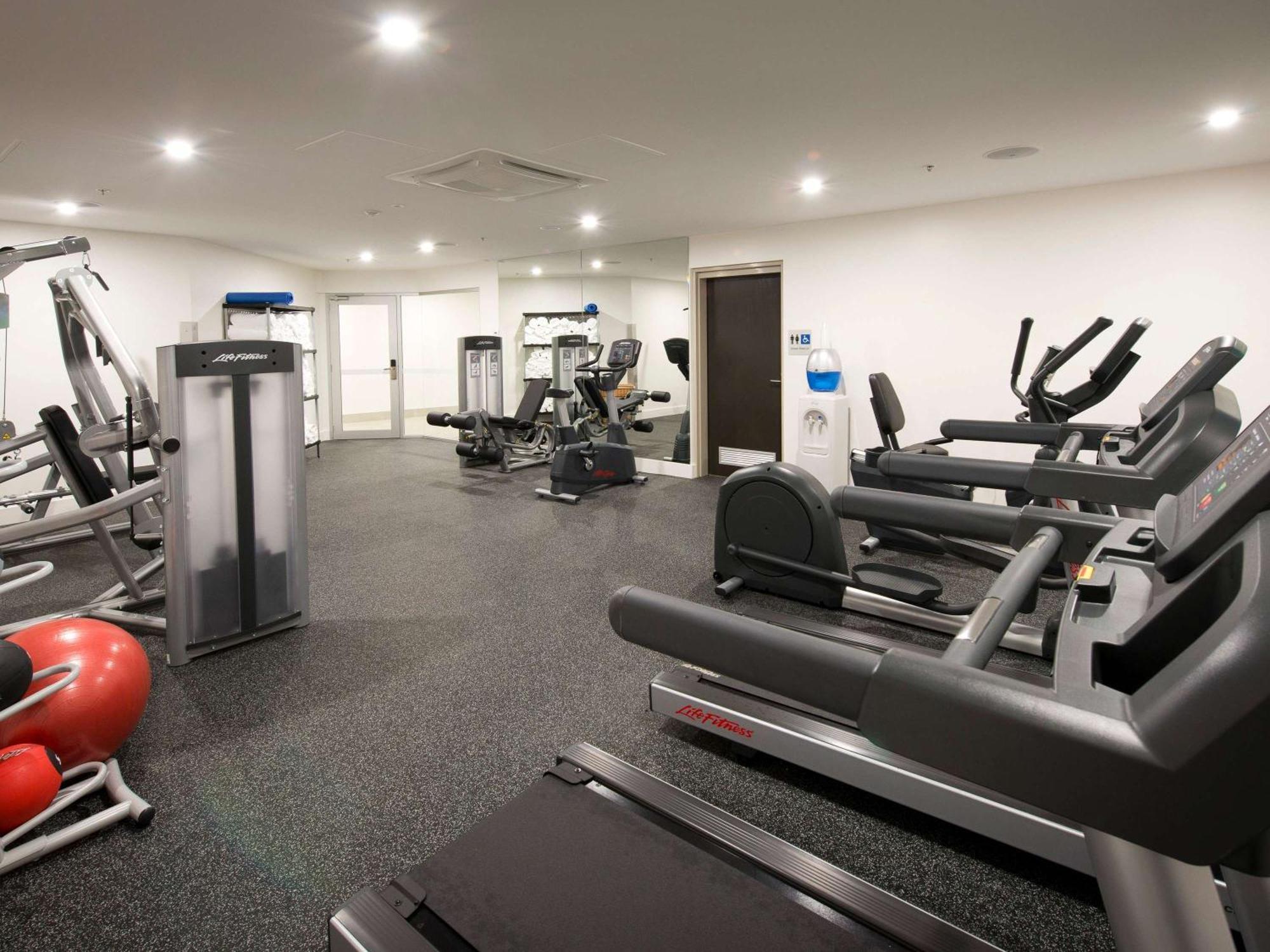 Pullman Brisbane Airport Hotel Exterior foto The gym at the hotel