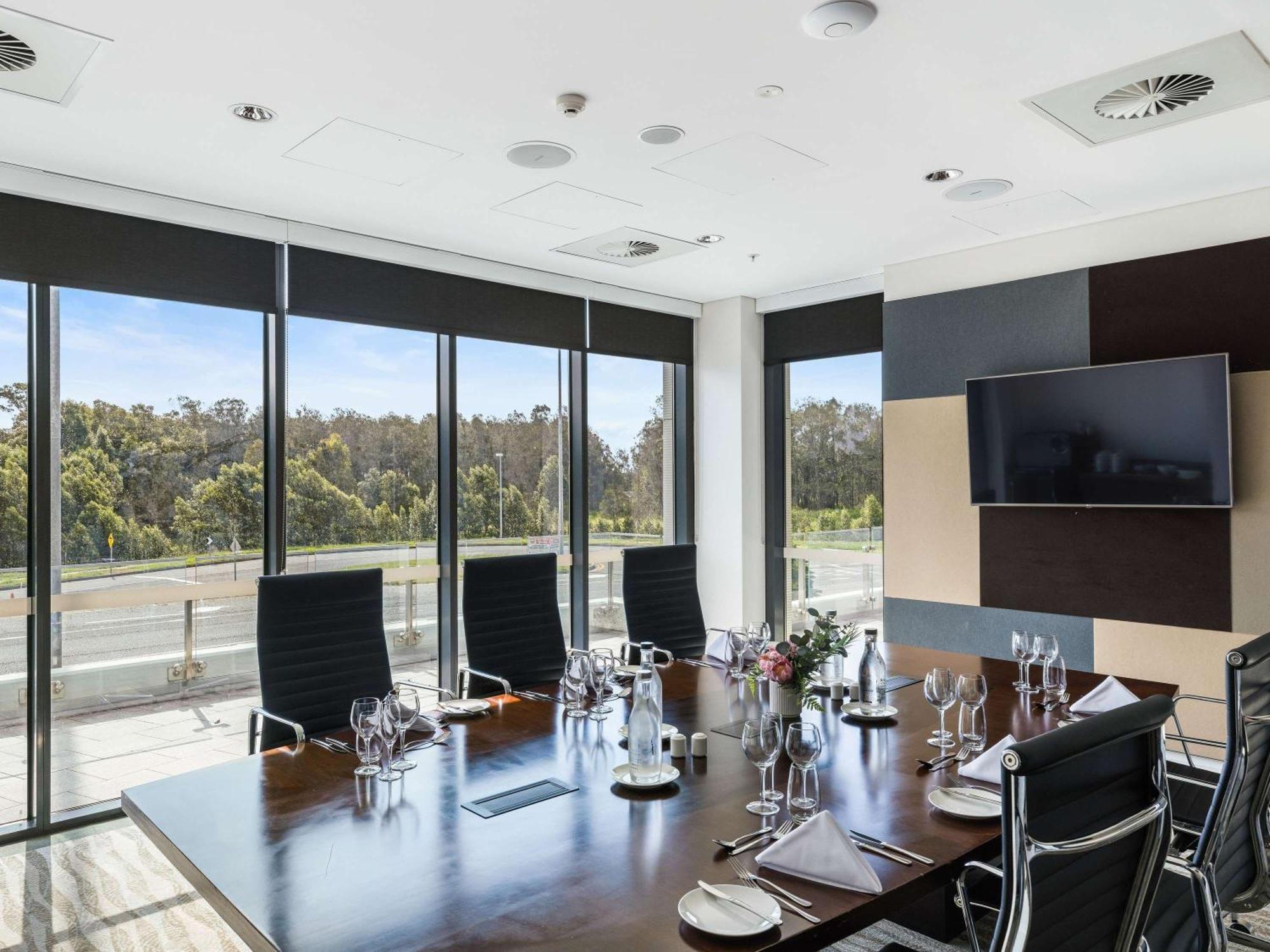 Pullman Brisbane Airport Hotel Exterior foto Boardroom at the National Arboretum, Canberra