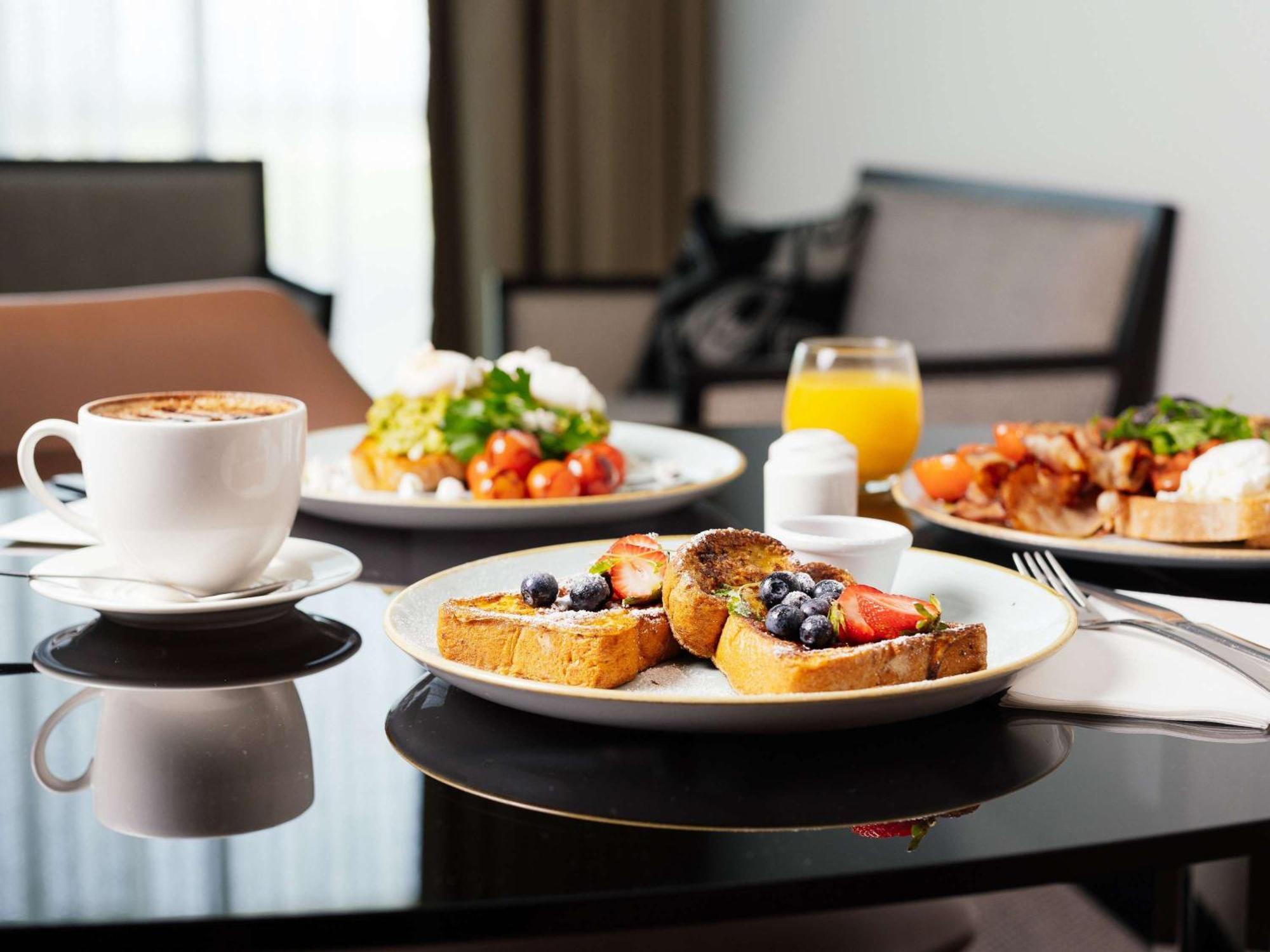 Pullman Brisbane Airport Hotel Exterior foto A breakfast table