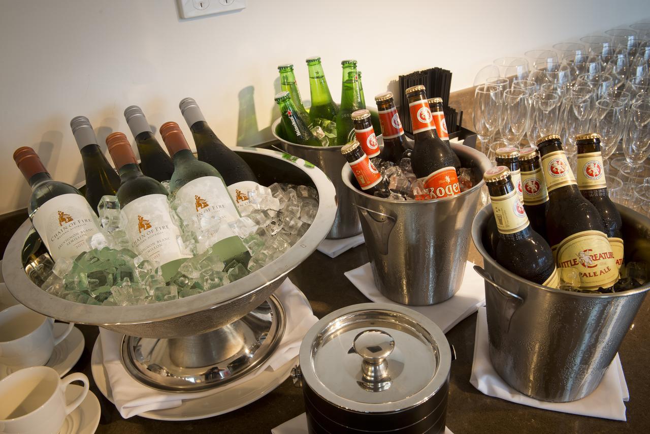 Pullman Brisbane Airport Hotel Exterior foto Beer and wine on ice